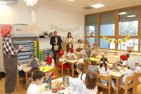 Tradicionalni slovenski zajtrk  vrtec Cerknica 13 Foto Ljubo Vukelič